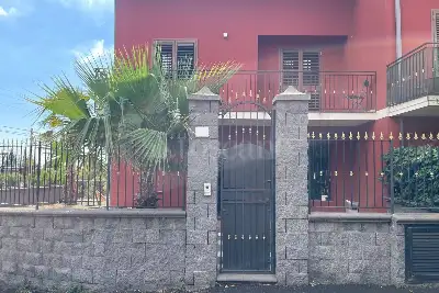 Villino a Schiera in vendita, Via Currolo, Catania