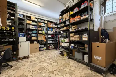 Negozio in vendita, Largo Giambellino, Milano