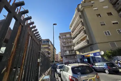 Box in affitto, Via Enzo Tortora, Napoli