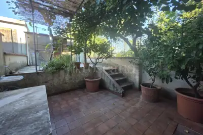 Villino a Schiera in vendita, Via delle Fonti, Prato