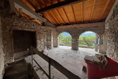 Casa Indipendente in vendita, Via Roma, Cuasso al Monte