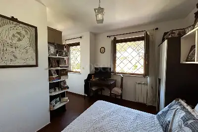 Villino a Schiera in vendita, Via Bedollo, Roma