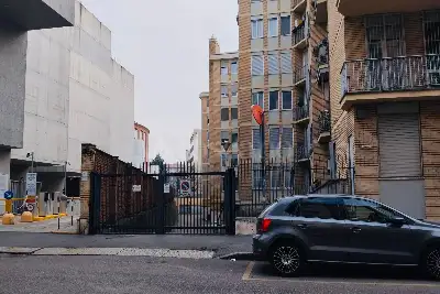 Box in affitto, Via Guglielmo Röntgen, Milano