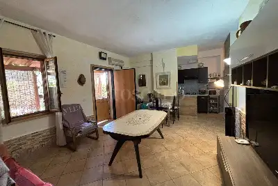 Villino a Schiera in vendita, Viale delle Mimose, Sellia Marina