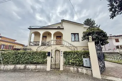 Villa in vendita, Via IV Novembre, Ponti sul Mincio