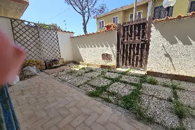 Villino a Schiera in vendita, Via Lago di Como, Pomezia