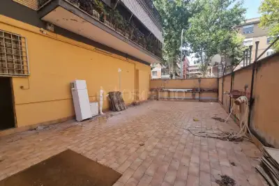 Negozio in affitto, Viale Spartaco, Roma