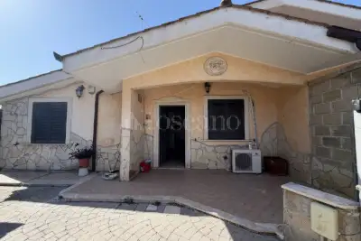 Villino a Schiera in vendita, Via Toce, Ardea