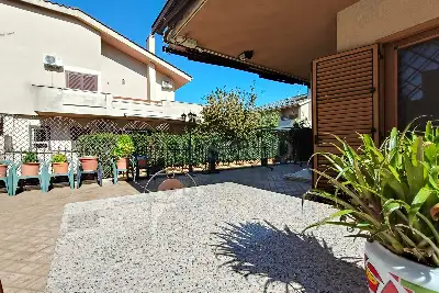 Villa Plurifamiliare in vendita, Via delle Vigne di Morena, Roma