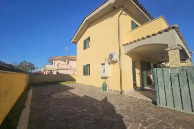 Villino a Schiera in vendita, Via Jenne, Anzio