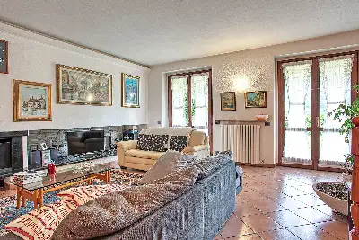 Villa in vendita, Via Ferruccio Pellini, Marchirolo