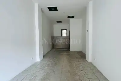 Negozio in affitto, Via Giosuè Carducci, Avellino