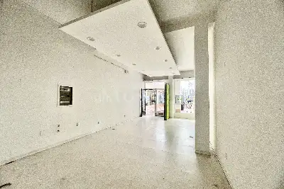 Negozio in vendita, Piazza Matteotti, Desenzano del Garda