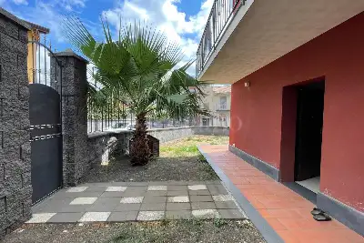 Villino a Schiera in vendita, Via Currolo, Catania
