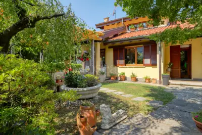 Villa for sale, Via Luigi Pirandello, Besano