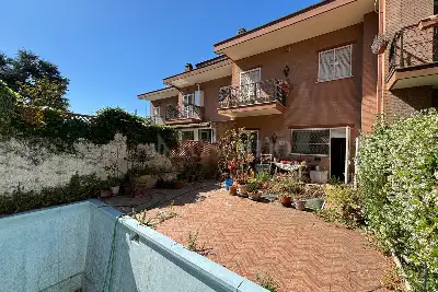 Villino a Schiera in vendita, Via Ernesto Basile, Roma