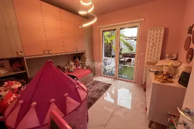 Casa in vendita, Via Salvatore Quasimodo, Como