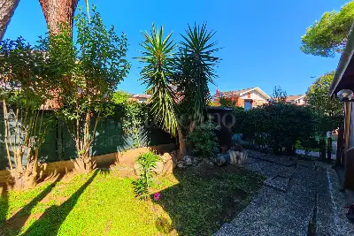 Casa in vendita, Via Teognide, Roma