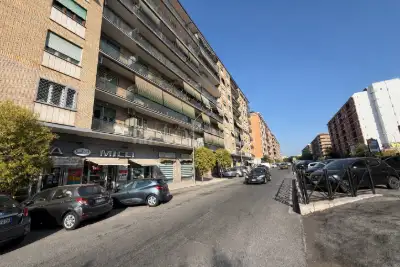 Negozio in vendita, Viale dei Consoli, Roma