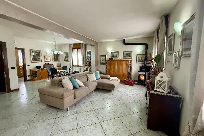 Villa in vendita, Via Canossi, Rezzato, Rezzato