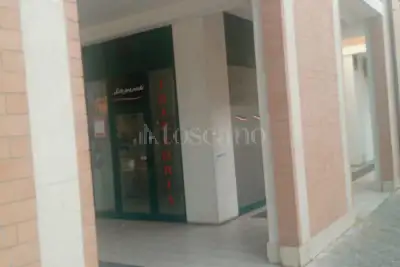 Negozio in vendita, Via degli Aurunci, Latina