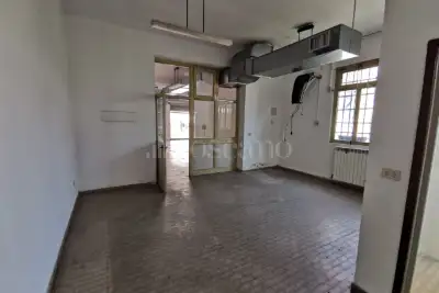Negozio in vendita, Via Roma, Castelletto di Branduzzo