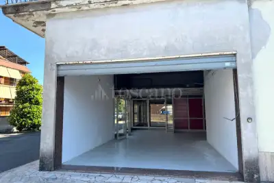 Negozio in affitto, Via del Ponte delle Sette Miglia, Roma