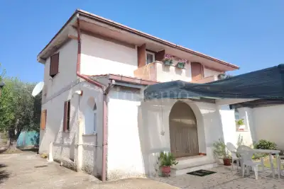 Casa Indipendente in vendita, Via delle Azalee, Aprilia
