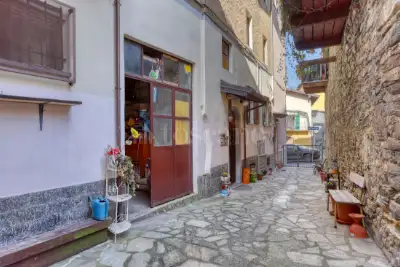 Casa in vendita, Via A.Manzoni, Cunardo