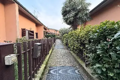 Villino a Schiera in vendita, Largo Rovedine, Opera