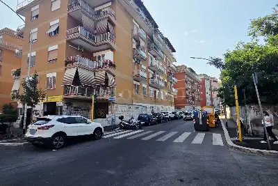 Box in vendita, Via degli Irlandesi, Roma