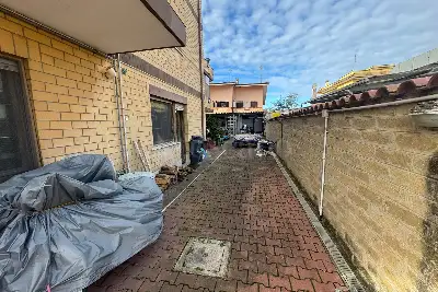 Palazzo in vendita, Via Gazzana Priaroggia, Fiumicino