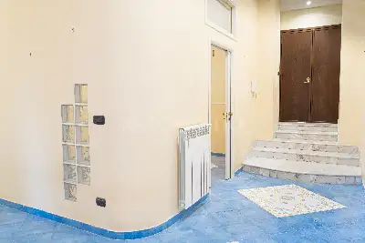 Casa in vendita, Via Maddaloni, Napoli