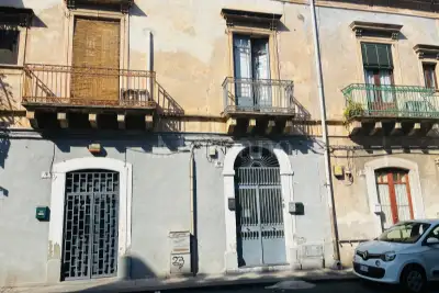 Palazzo in vendita, Via Pidatella, Catania