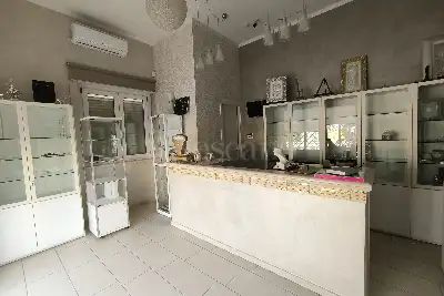 Negozio in vendita, Strada Statale 17 bis - Paganica, L'Aquila