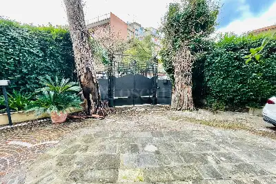 Casa in affitto, Via Vincenzo Troya, Roma