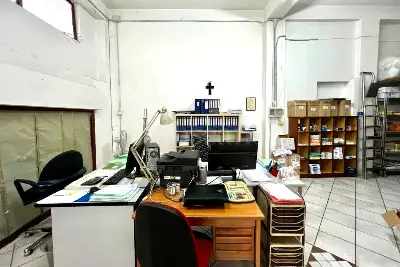 Negozio in vendita, Via Trento, Gravina di Catania