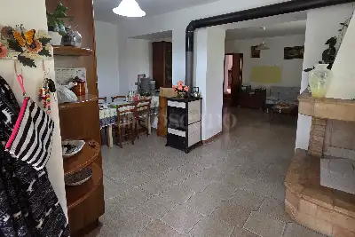 Casa Indipendente in vendita, Contrada Chioviano Basso 103, Bisenti