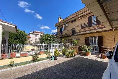 Casa in vendita, Via Mombaruzzo, Roma