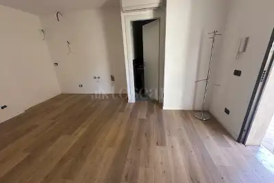 Ufficio in vendita, Via Santorre di Santarosa, Pomezia