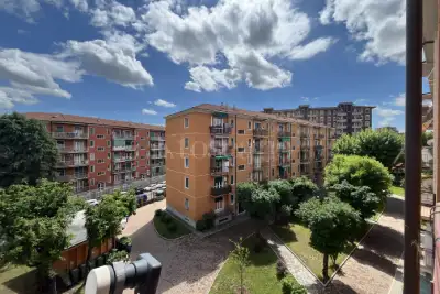 Casa in vendita, Via Lorenteggio, Milano