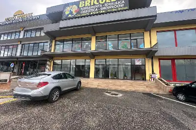 Negozio in affitto, Via Tiburtina Valeria, Avezzano