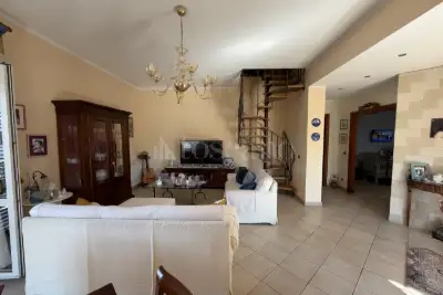 Villa Plurifamiliare in vendita, Via Aragona, Siracusa