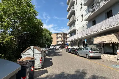 Negozio in vendita, Via Fregni, Modena