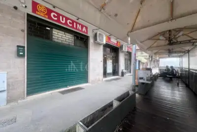 Attività Commerciale in vendita, Via Lucio Papirio, Roma