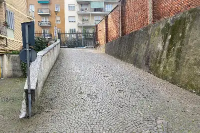 Box in affitto, Via Guglielmo Röntgen, Milano