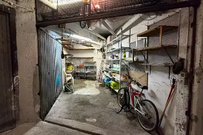 Box in vendita, Viale Isacco Newton, Roma