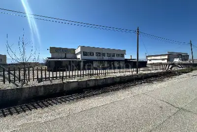 Capannone in vendita, Via Valeria Tiburtina, Celano