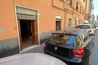 Negozio in vendita, Via Camillo Finocchiaro Aprile, Genova