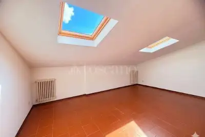 Villino a Schiera in vendita, Via Sem Benelli, Prato